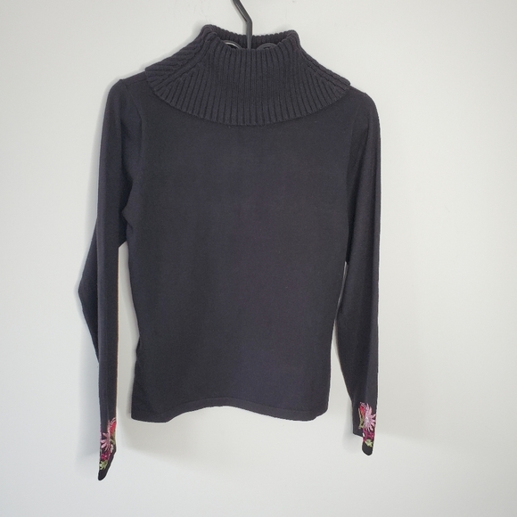 Black knit turtleneck with floral embroidery size medium - Picture 7 of 12